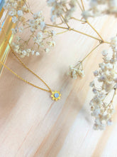 Load image into Gallery viewer, Mini Daisy Necklace 🌼
