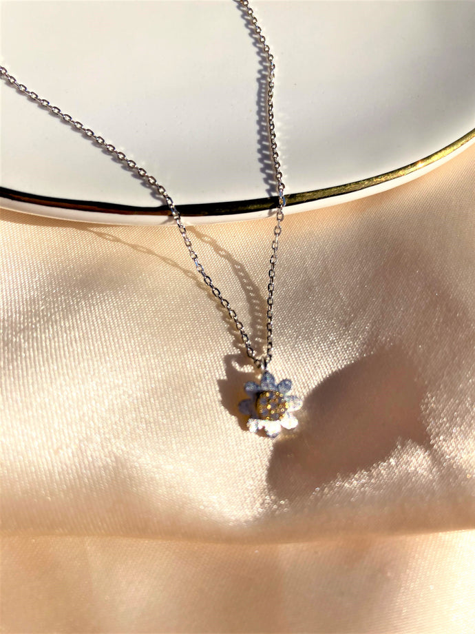 Mini Daisy Necklace 🌼