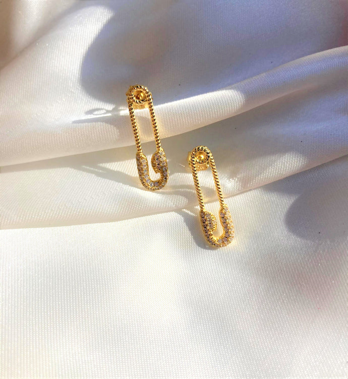 Safety pin Neckalce