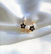 Load image into Gallery viewer, Flower Earring

